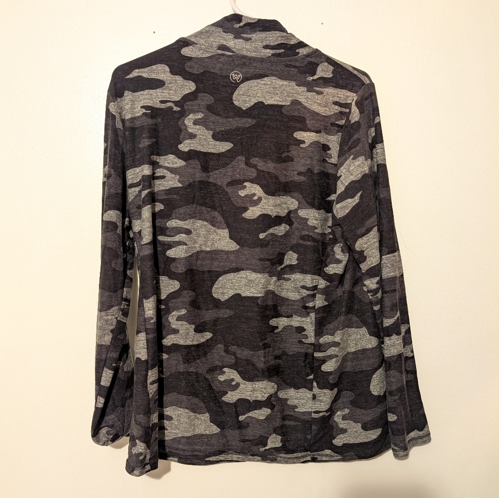 We Wander Camouflage Camo Stretch Long Sleeve Top Size M - Picture 2 of 4